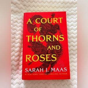 A Court Of Thorns And Roses - Sarah J. Maas